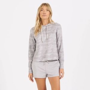 Vuori Halo Essential Hoodie in Pale Heather Camo size S